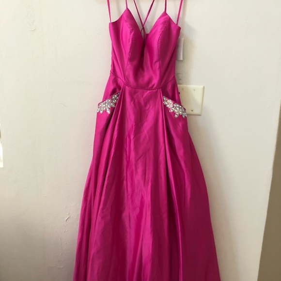 Macy's Pink V-Neck Sleeveless Prom Dress - Picture 1 of 5